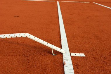 Tennislinierung Neuverlegung - Spannlinien mit verstärkten Enden, Anker und Bodenhülse